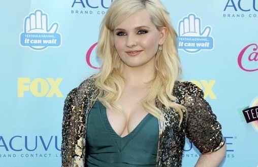 Abigail Breslin : ‘Little Miss Sunshine’ star Poses Topless For Racy Photos