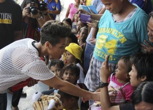 Alicia Keys visits Philippines