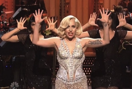 Lady Gaga SNL : Singer Performs “Do What U Want” With R. Kelly