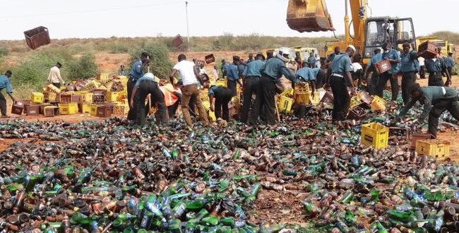 Nigeria bottles of beer, smashed by Islamic police (VIDEO)