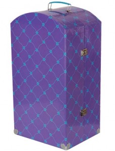 Recalled toys 2013 : The blue metal handle on the trunk can be sharp, presenting a laceration hazard to the user