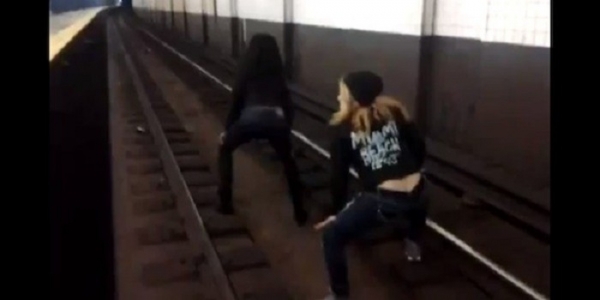 Twerking on Subway Tracks : Two girls twerk in death-defying viral video