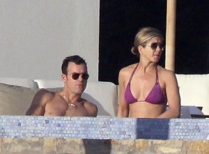 Actress Jennifer Aniston Rocks Bikini in Cabo With Justin Theroux