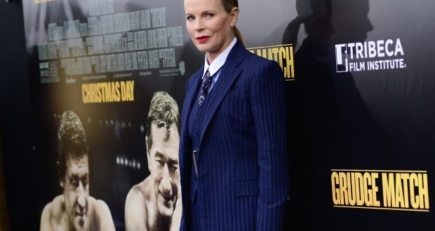 Actress Kim Basinger lands modeling contract