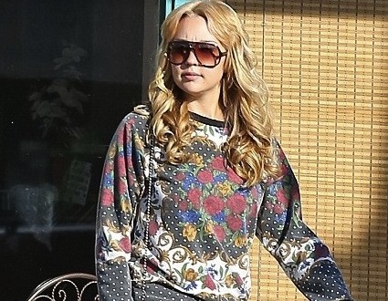 Amanda Bynes Steps Out With Long Blonde Locks