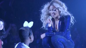 Beyonce Dances with Sick Fan at Las Vegas Concert