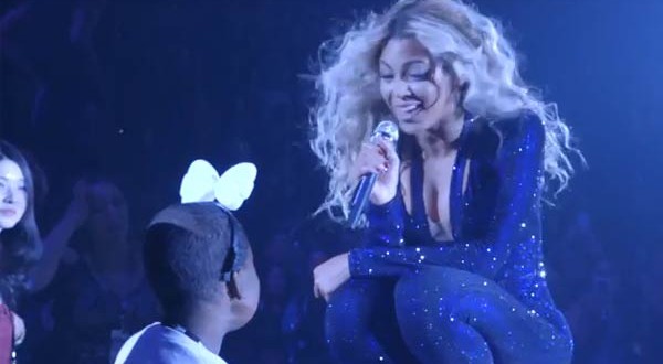 Beyonce Dances with Sick Fan at Las Vegas Concert