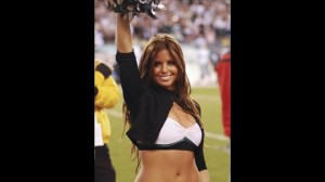 Eagles honor NFL cheerleader who served in Afghanistan