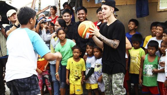 Justin Bieber visits Philippines to meet Typhoon Haiyan victims