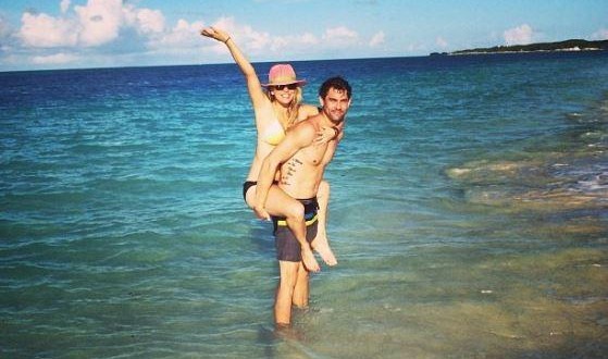 Kaley Cuoco Engaged to Ryan Sweeting : Beach Buddies in the Bahamas