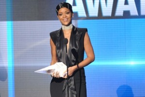 Singer Rihanna honored with AMA's Icon Award