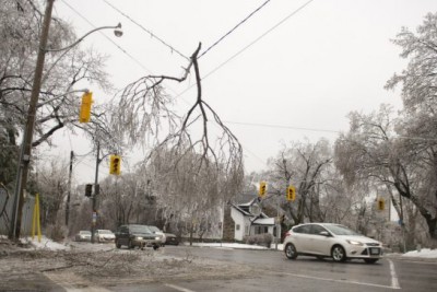 TORONTO : Thousands still without power after ice storm