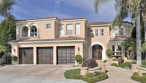 West Hills, California : 7211 Whitehall Lane, Sold for $1,070,000