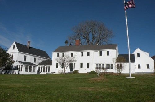 Daryl hall asks $1.9m for maine home