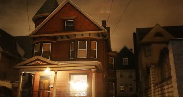 Couple advertises home as 'slightly haunted'
