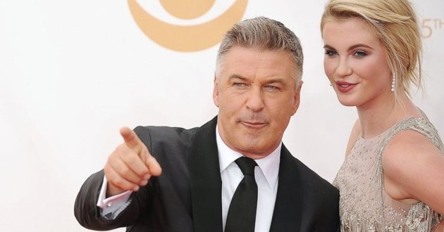 Ireland Baldwin defends parents Alec Baldwin and Kim Basinger in Twitter