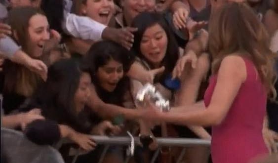 Actress Julia Roberts Fans Crash a Barrier at the SAG Awards (Video)