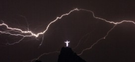 Lightning Damages Christ the Redeemer Statue in Brazil