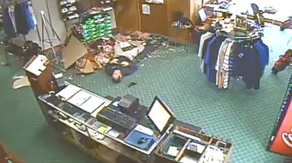 Man Falls Through Ceiling Of Golf Store (VIDEO)