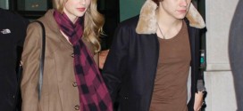 Singer Taylor swift buys harry styles beatles memorabilia for christmas