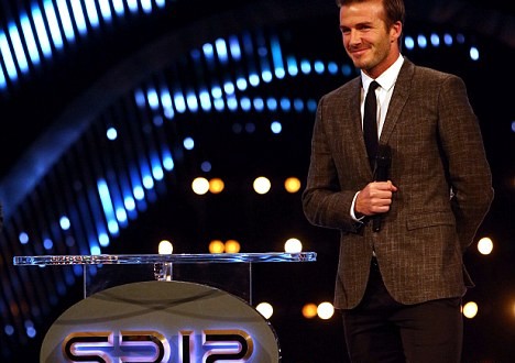 Star David Beckham takes up fencing