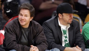 'Wahlburgers' premiere party is a sell out an hour