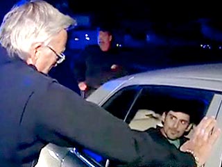 Jewel Pranks brad paisley by having him fake arrested (Video)