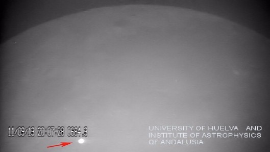 Big asteroid slams moon (Video)