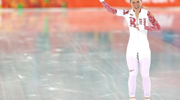 Olga Graf : Russian skater has wardrobe malfunction (Video)