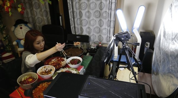 Woman earns $9000 a month eating in front of webcam