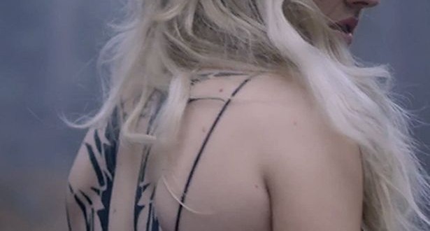 Ellie Goulding Debuts New Video “Beating Heart”