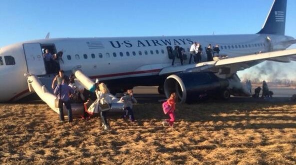 Plane aborts takeoff after gear failure in Philly (Video)