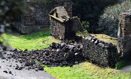 Pompeii Ruins : emergency meeting called after collapses