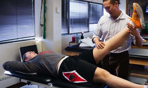 More girls suffering ACL sports injuries, report says