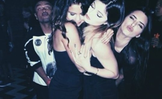 Selena Gomez parties with Kendall and Kylie Jenner (Photo)