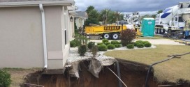 Sinkhole in Florida, undermines two homes