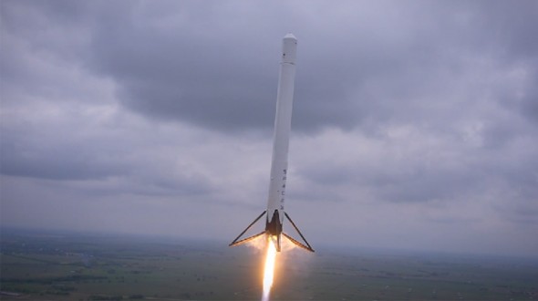 SpaceX Falcon 9 Rocket Defies Bleak Weather and Flies (Video)