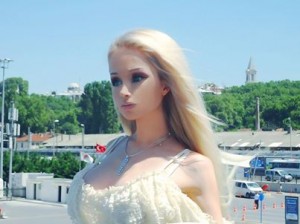 Valeria Lukyanova : Human Barbie Is Repulsed By Kids