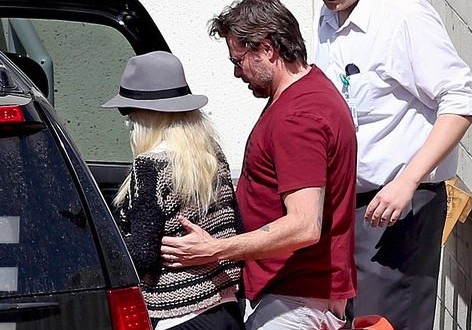 tori spelling hospitalized