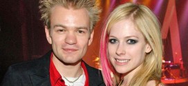 Avril Lavigne : Singer tweets support for ex-husband Deryck Whibley