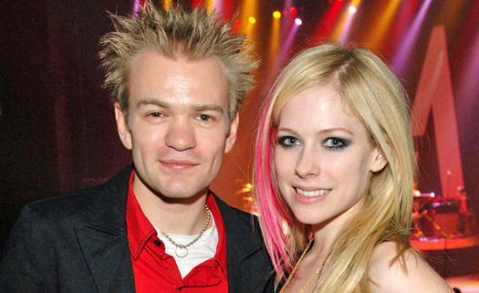 Avril Lavigne : Singer tweets support for ex-husband Deryck Whibley