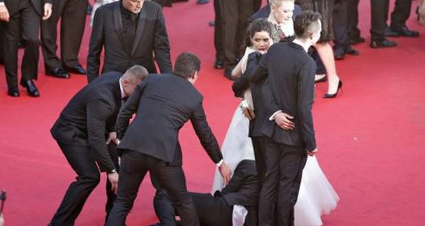 Cannes Film Festival 2014: Man dives under Ferrera's dress