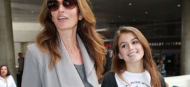 Cindy Crawford, Kaia arriving on A flight at lax