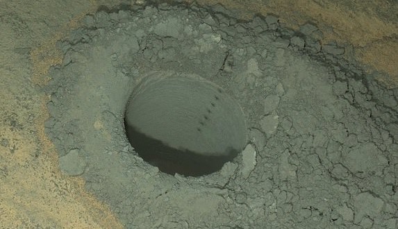 Curiosity Drills And Scorches Surface Of Mars (Photo)