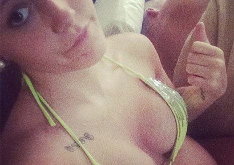 Jenelle Evans Baby Bump : Star Slips Into Bikini, Hits the Beach (Photo)