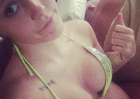 Jenelle Evans Baby Bump : Star Slips Into Bikini, Hits the Beach