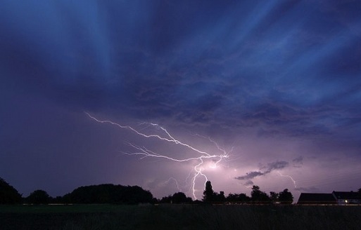 Solar winds tied to increased lightning strikes, Study