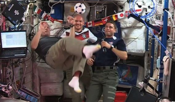 Astronauts play football in zero gravity on ISS (Video)