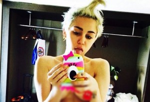Miley Cyrus Something about Mary photo creates buzz