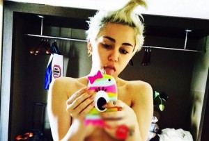 Miley Cyrus Something about Mary photo creates buzz